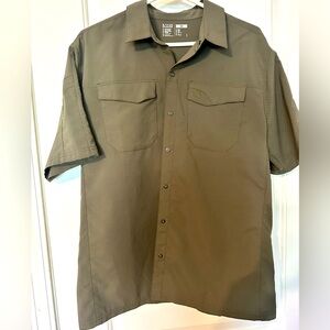 5.11 Men’s tactical snap button shirt, light weight, great quality, size Medium